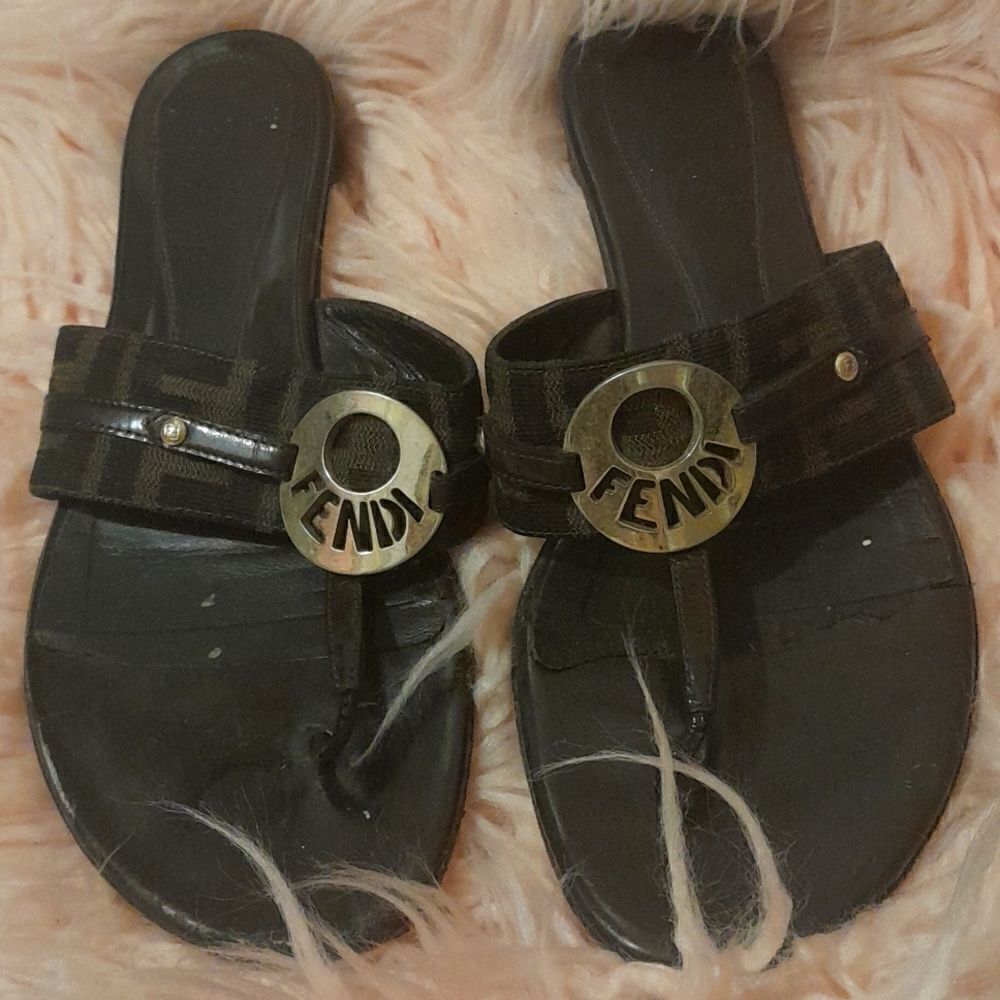 RARE🔥AUTHENTIC VINTAGE FENDI ZUCCA SANDALS WITH GOLDTONE LOGO CHARM SIZE 37 1/2